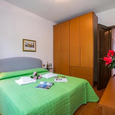 아파트 Sleeps 3 *
